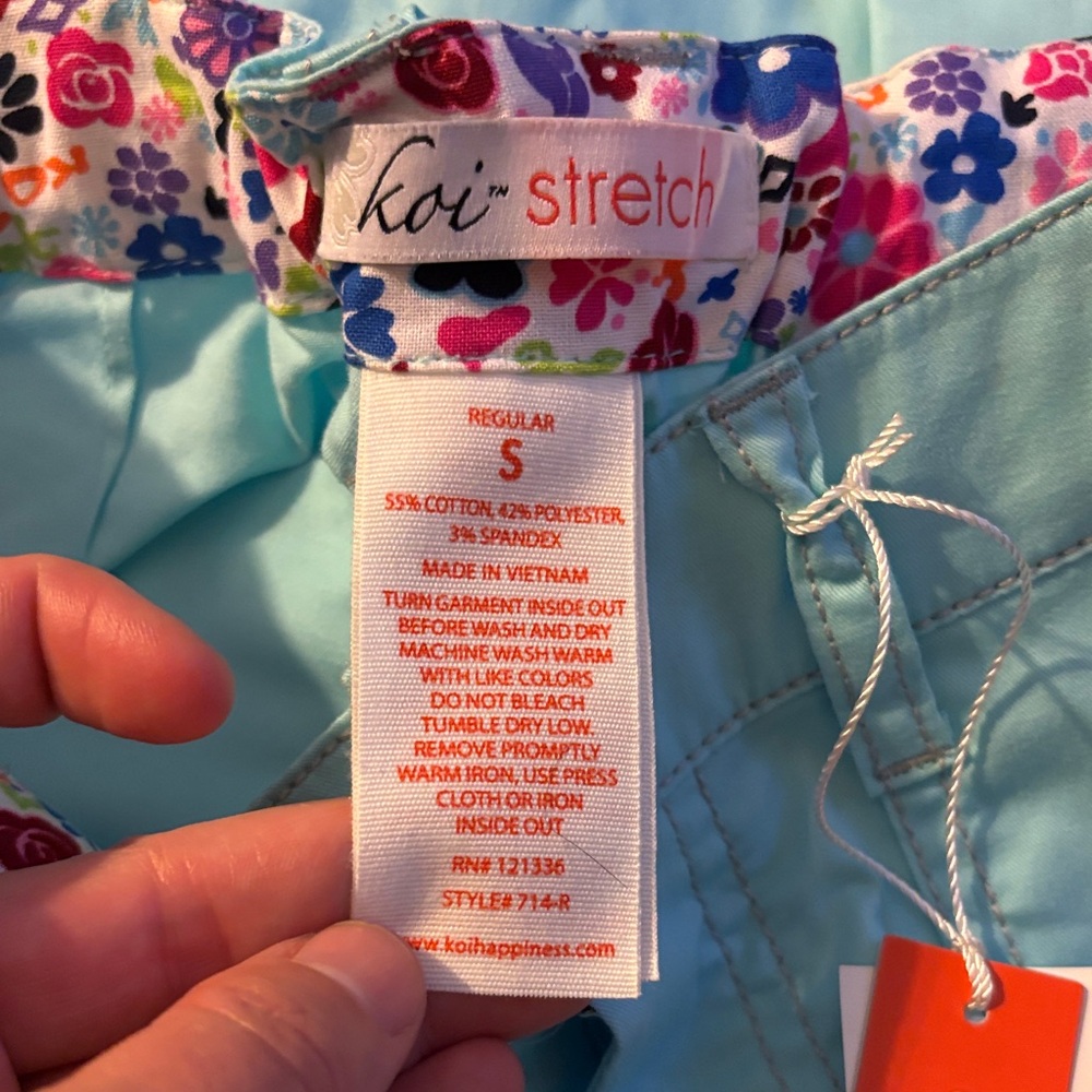 Koi Stretch Light Blue Scrub Set Brand New - Picture 3 of 12